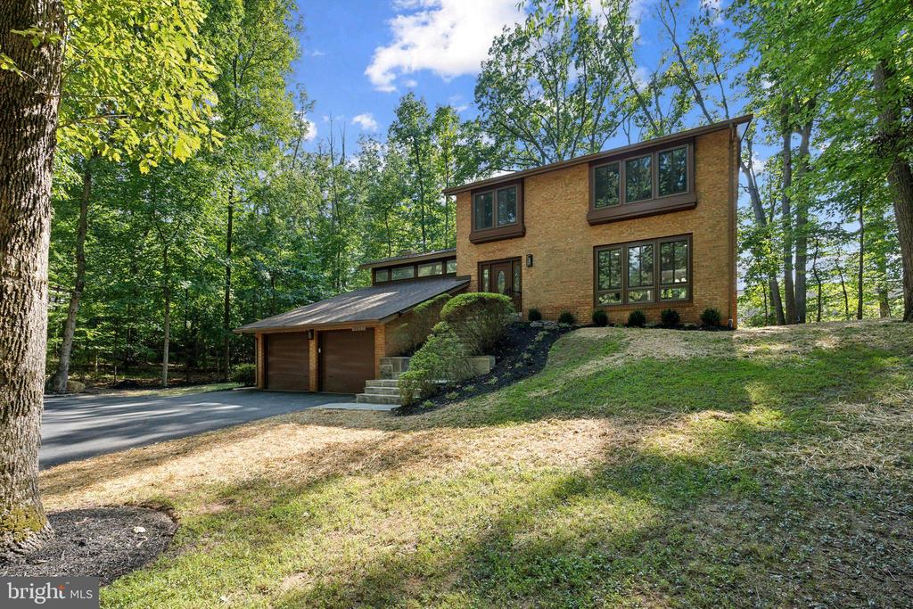 9027 TIMBERWOLF COURT