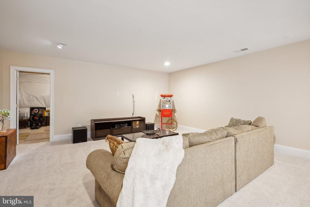 9810 SHEADS COURT