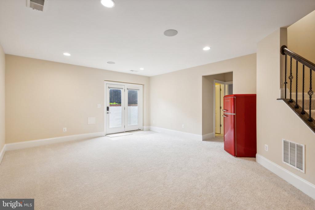 9810 SHEADS COURT