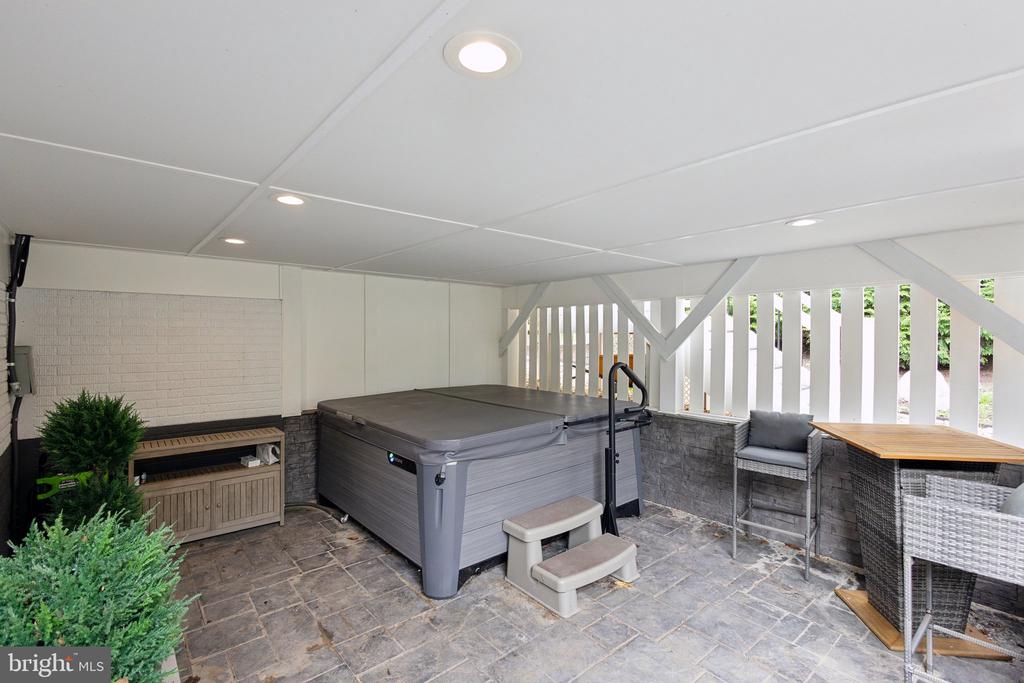 9810 SHEADS COURT