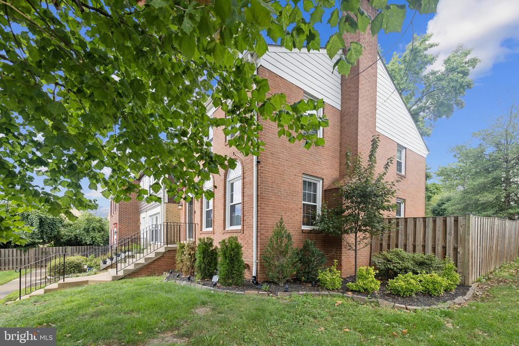 2460 WINDBREAK DRIVE