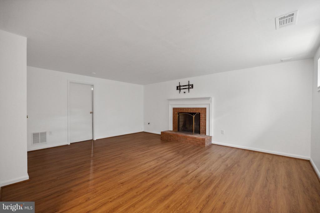 2460 WINDBREAK DRIVE