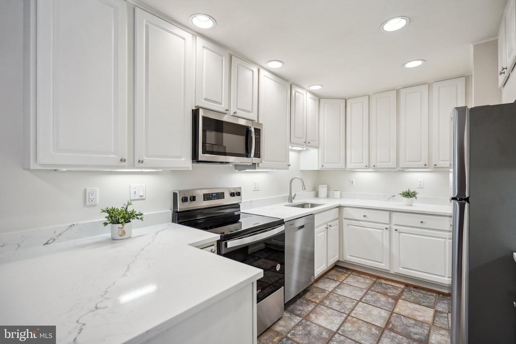 8108 ASHBORO DRIVE