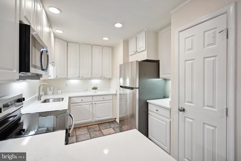 8108 ASHBORO DRIVE