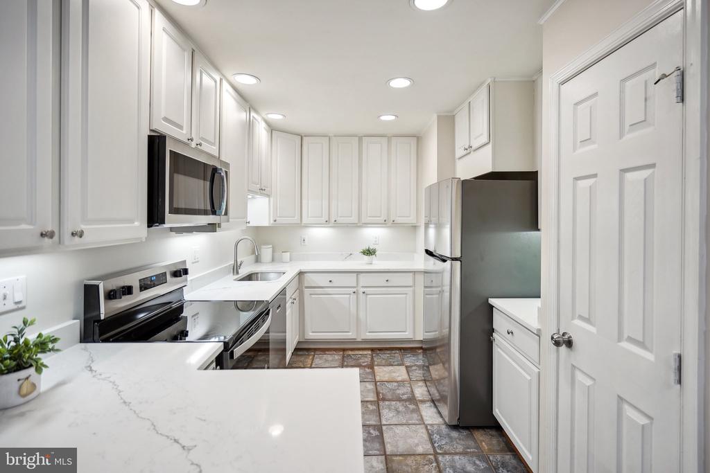 8108 ASHBORO DRIVE