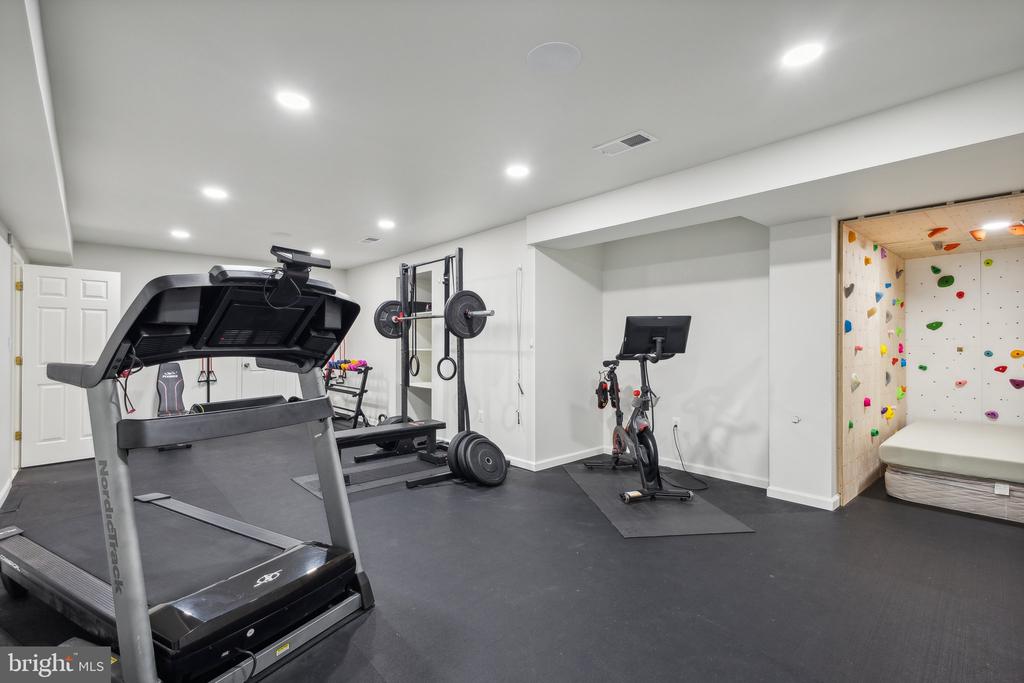 9787 VIEWCREST DRIVE