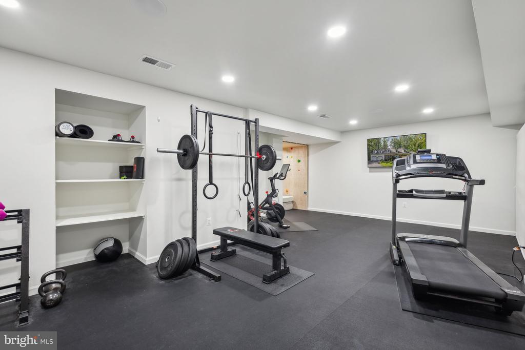 9787 VIEWCREST DRIVE