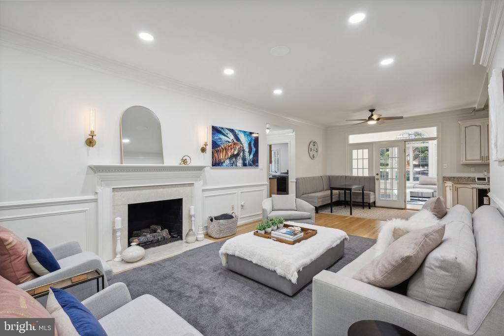 9787 VIEWCREST DRIVE