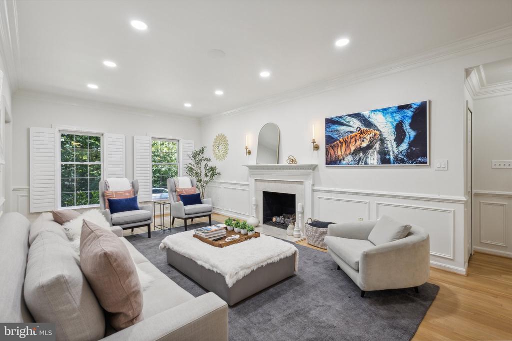 9787 VIEWCREST DRIVE