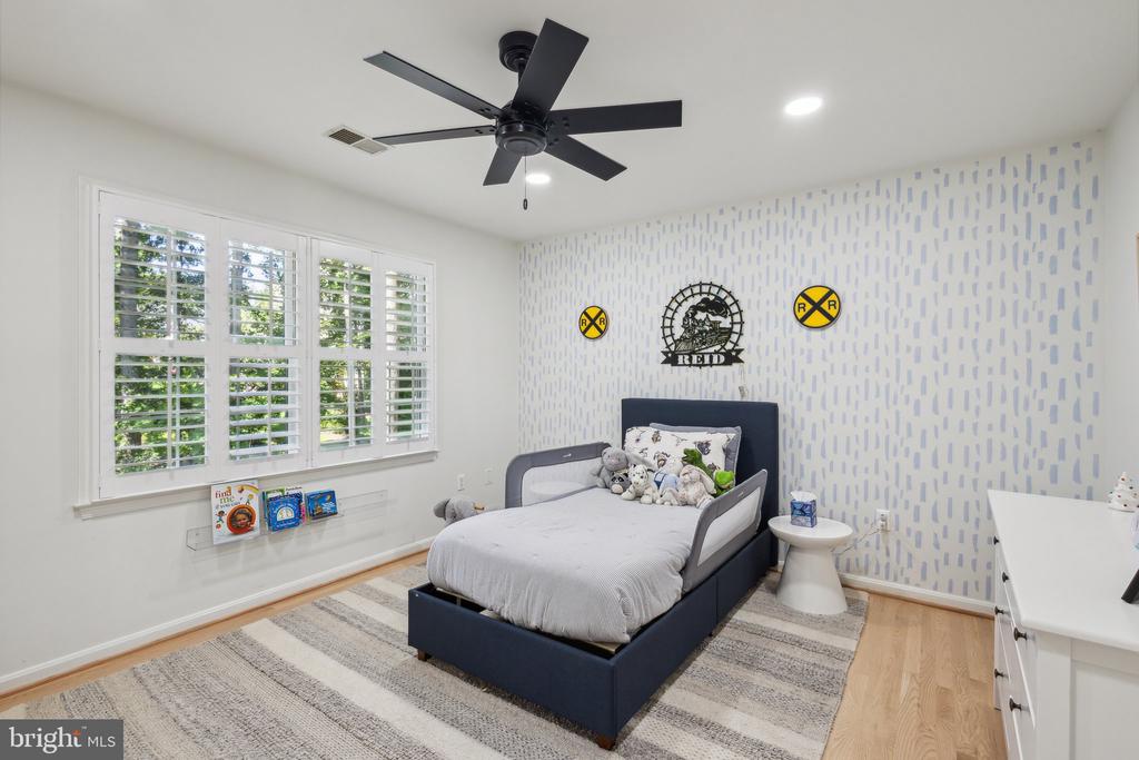 9787 VIEWCREST DRIVE