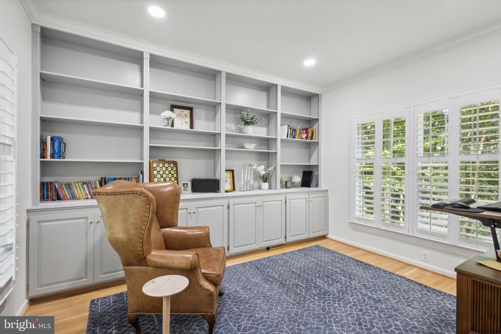 9787 VIEWCREST DRIVE