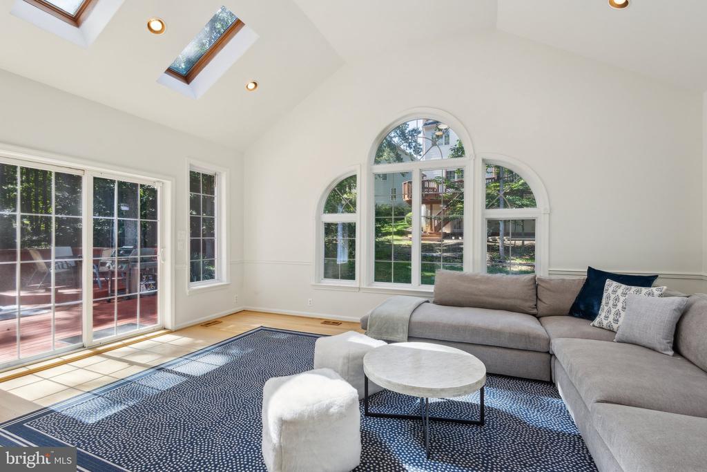 9787 VIEWCREST DRIVE