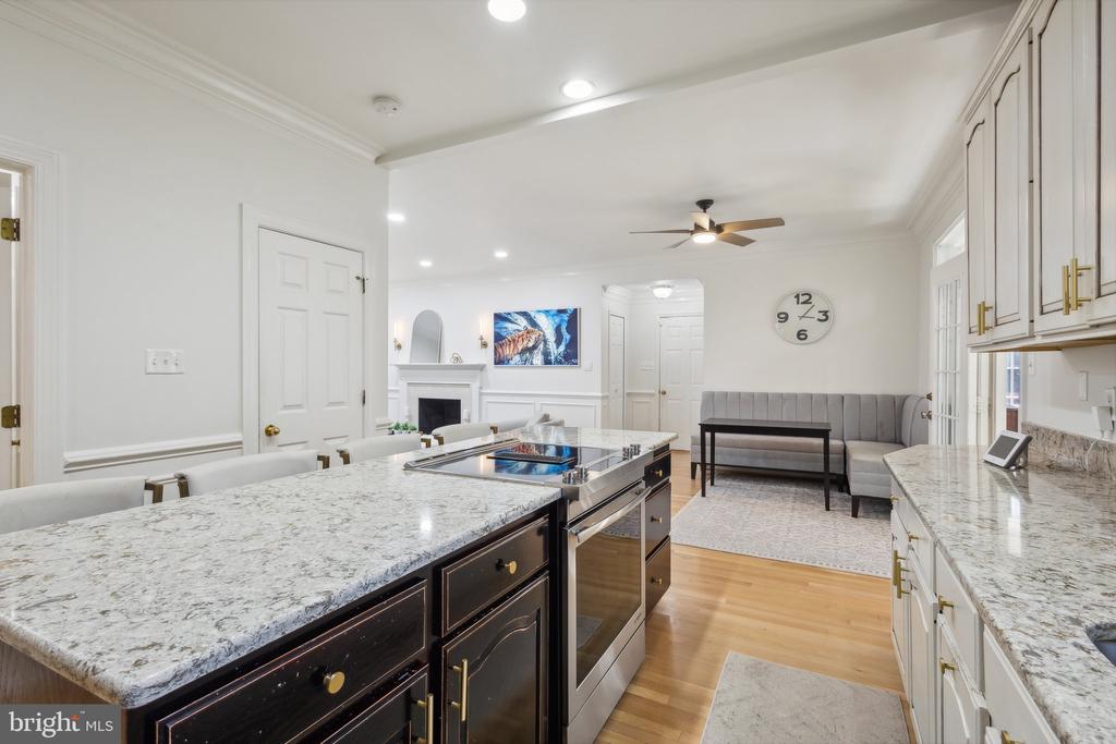9787 VIEWCREST DRIVE