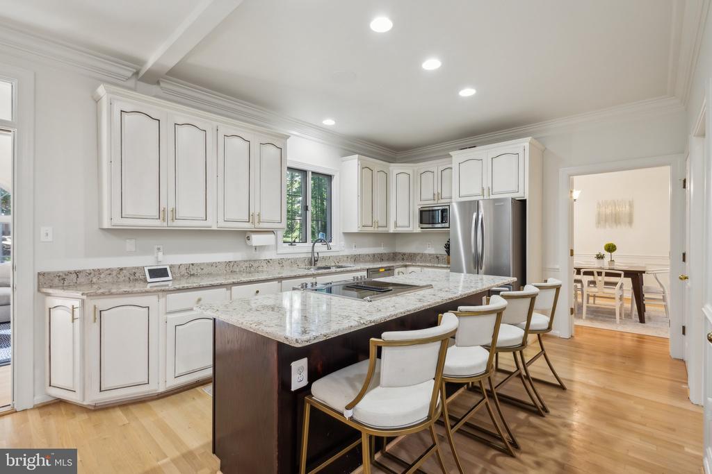 9787 VIEWCREST DRIVE