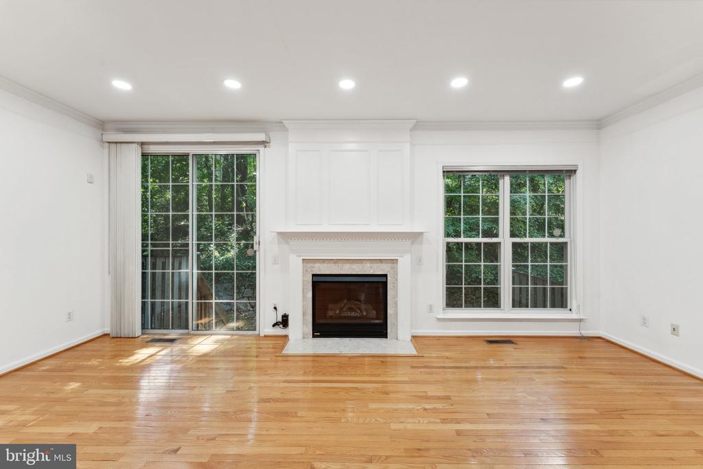 7727 HERITAGE WOODS WAY