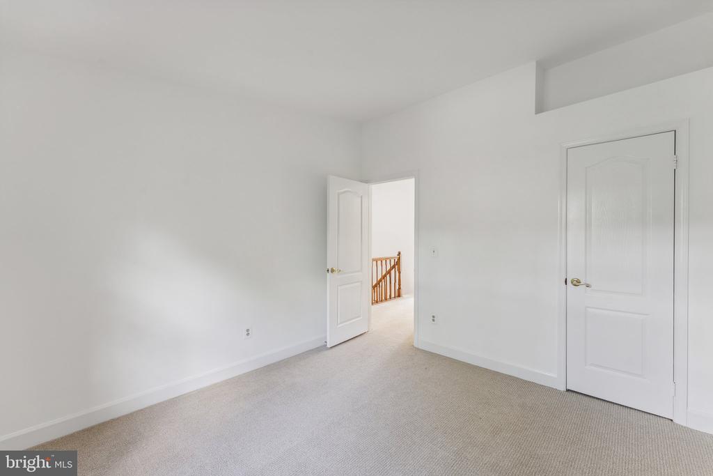 8038 MERRY OAKS COURT