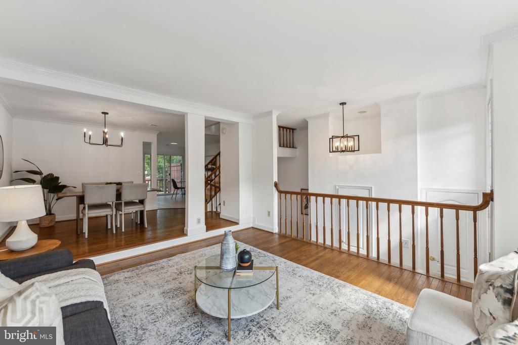 8038 MERRY OAKS COURT