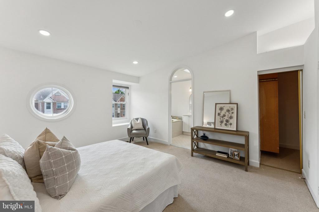 8038 MERRY OAKS COURT