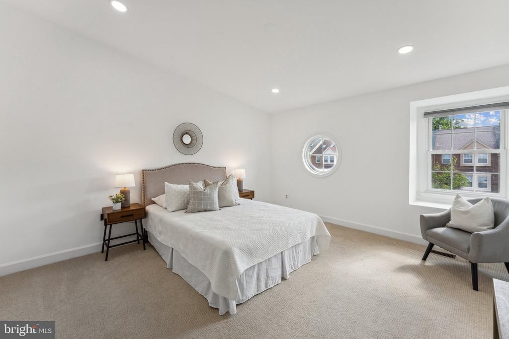 8038 MERRY OAKS COURT