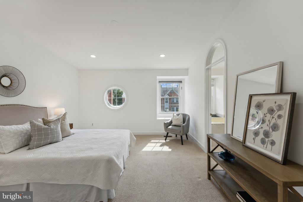 8038 MERRY OAKS COURT