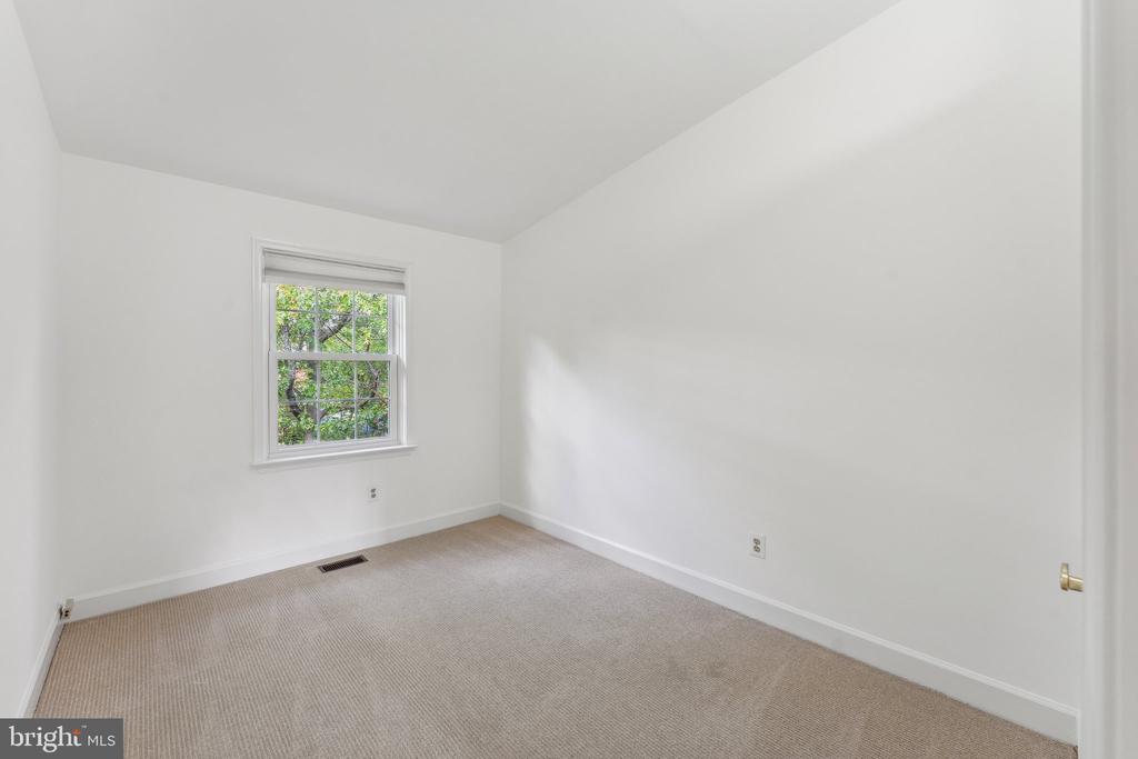 8038 MERRY OAKS COURT