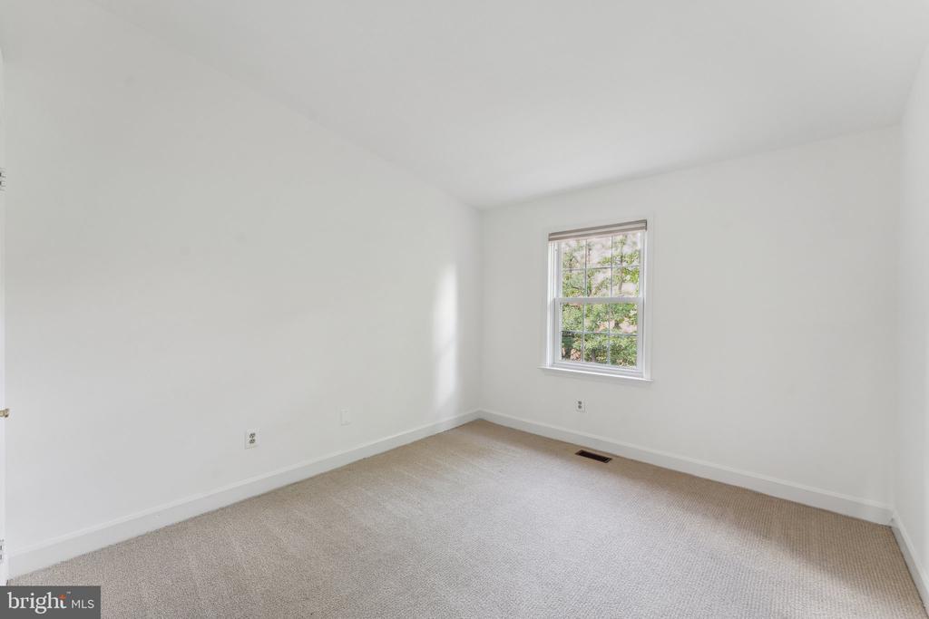 8038 MERRY OAKS COURT