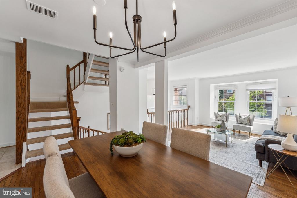 8038 MERRY OAKS COURT