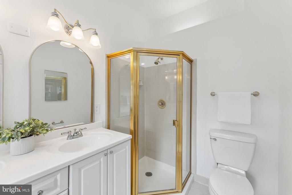 8038 MERRY OAKS COURT
