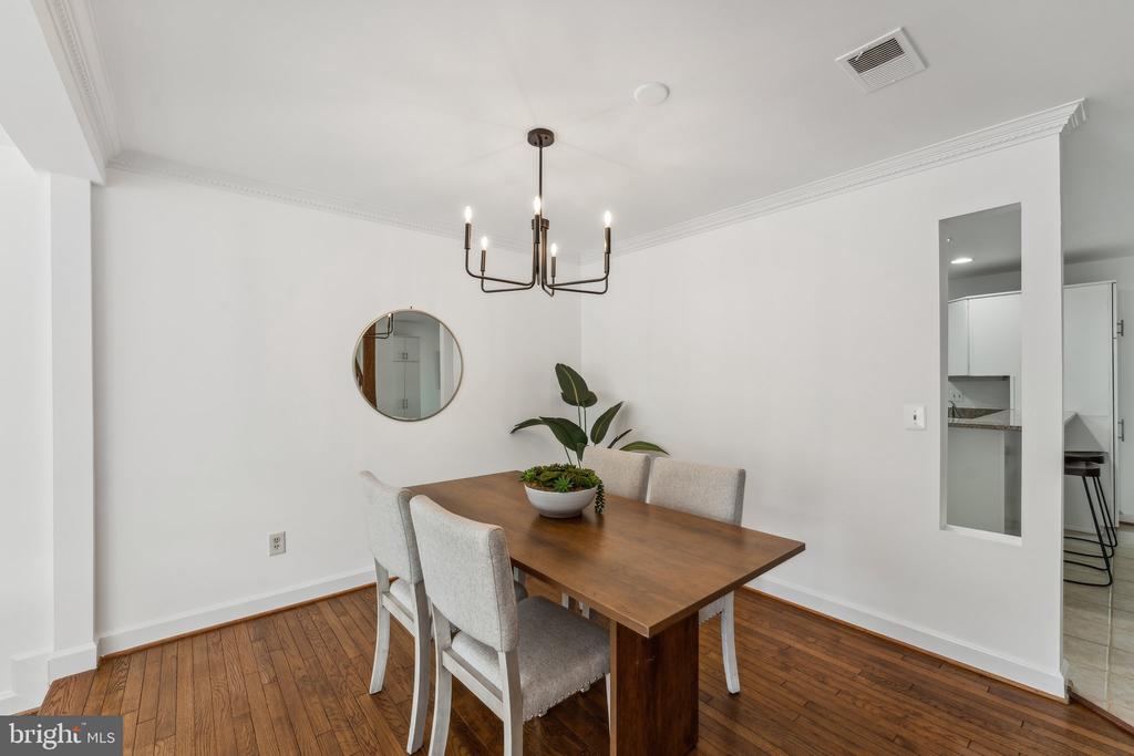 8038 MERRY OAKS COURT