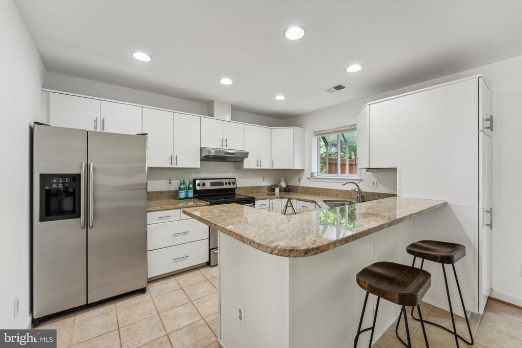 8038 MERRY OAKS COURT