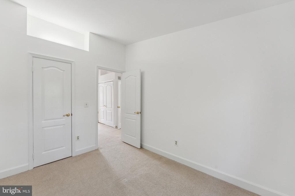 8038 MERRY OAKS COURT
