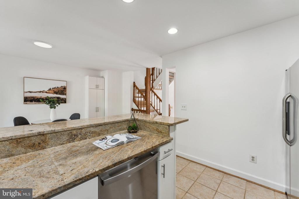 8038 MERRY OAKS COURT