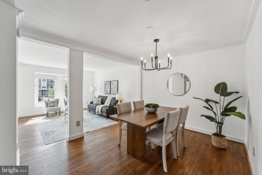 8038 MERRY OAKS COURT