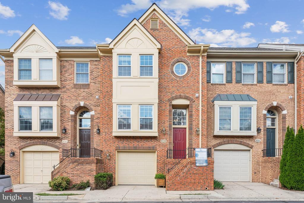 8038 MERRY OAKS COURT