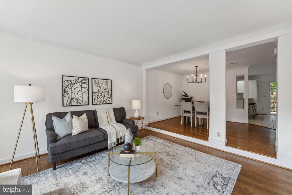 8038 MERRY OAKS COURT