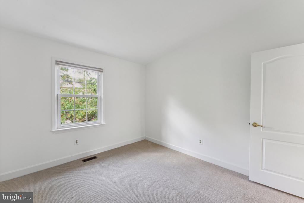 8038 MERRY OAKS COURT