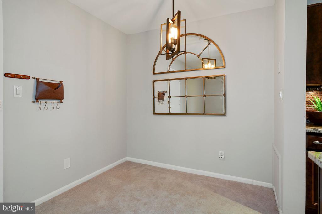 5907 KINGSFORD ROAD G 400