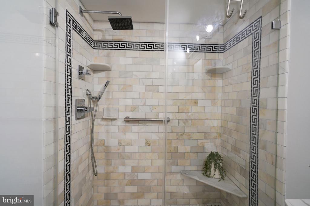 5907 KINGSFORD ROAD G 400