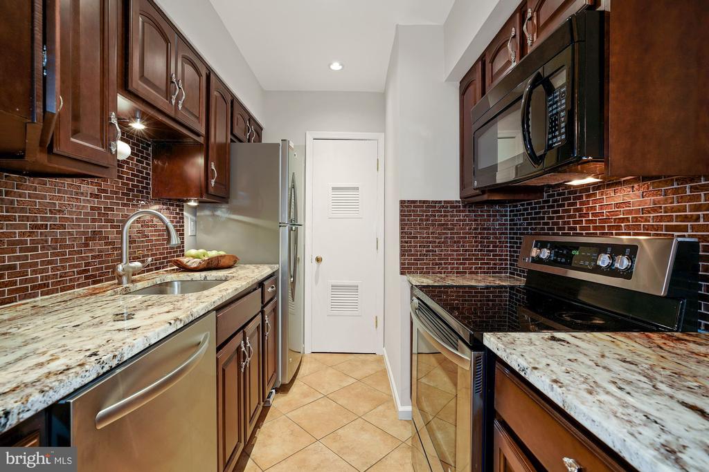 5907 KINGSFORD ROAD G 400
