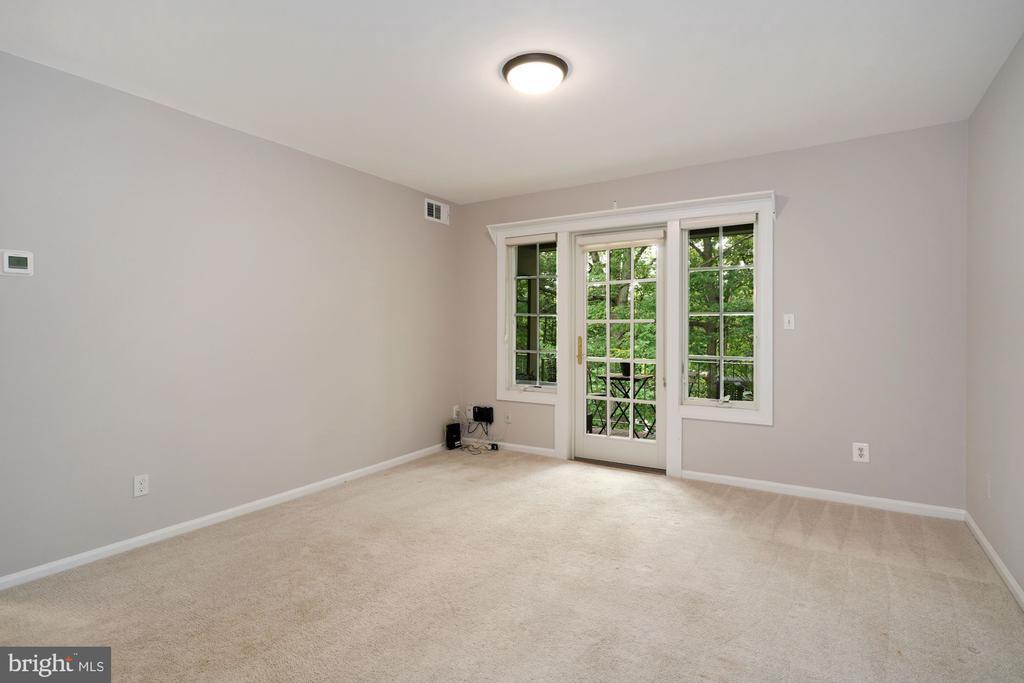 5907 KINGSFORD ROAD G 400