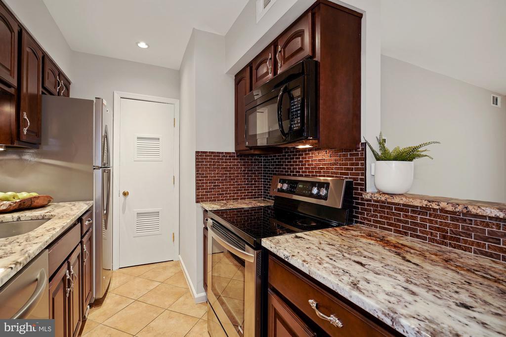 5907 KINGSFORD ROAD G 400