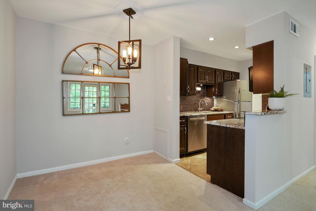 5907 KINGSFORD ROAD G 400