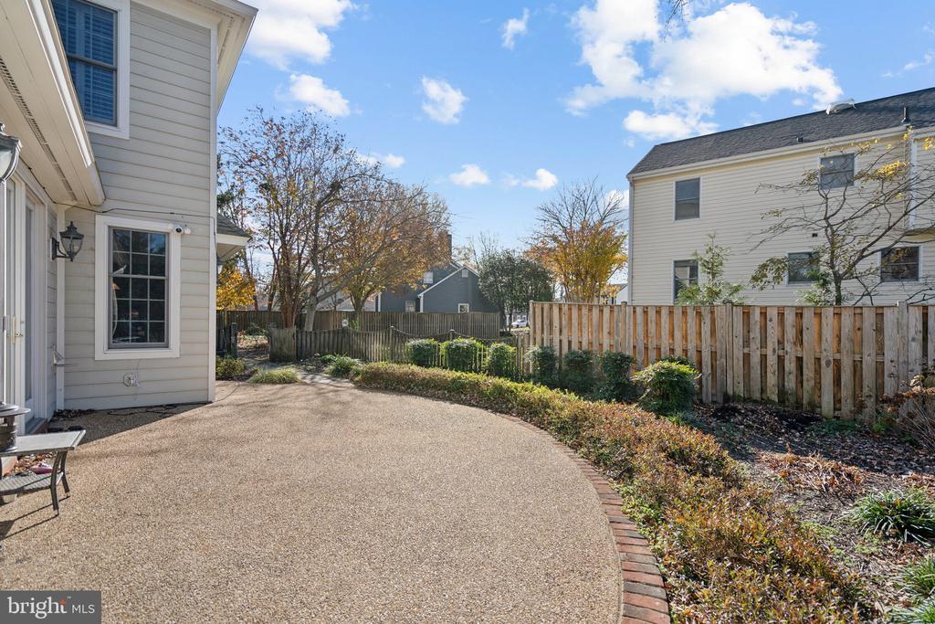 8802 NORTHERN SPRUCE LANE