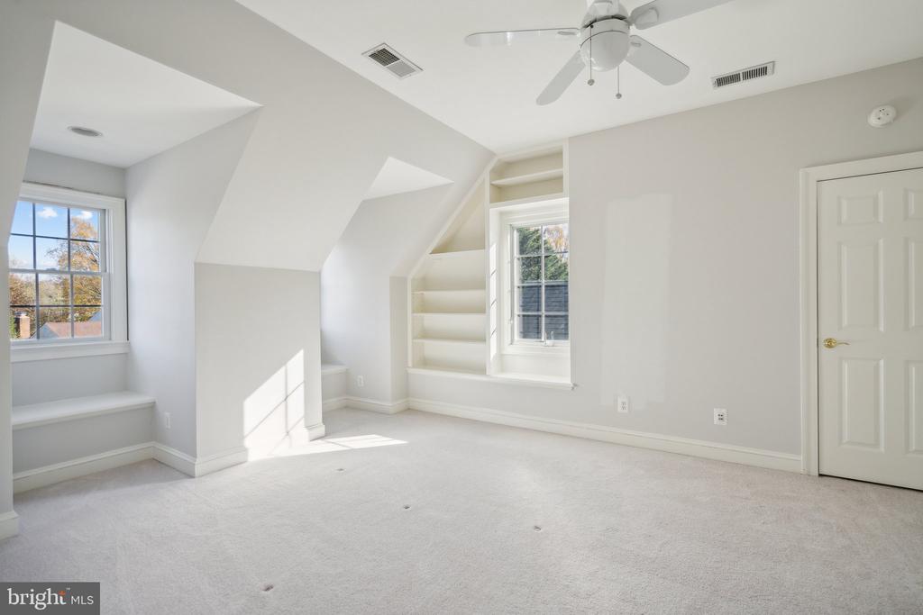 8802 NORTHERN SPRUCE LANE