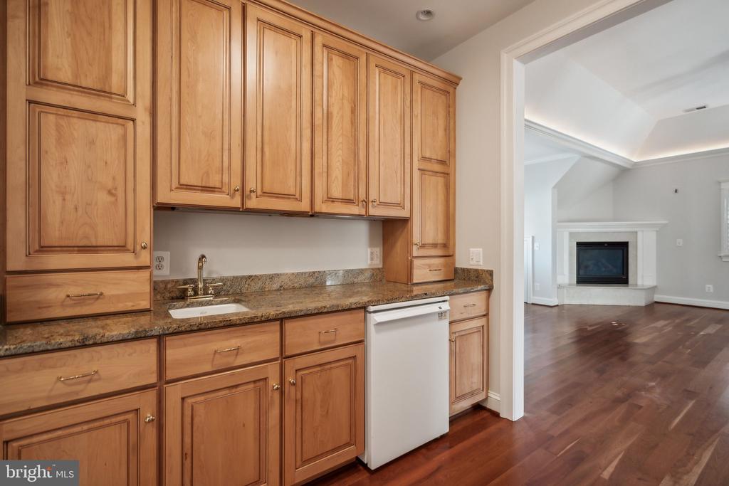 8802 NORTHERN SPRUCE LANE