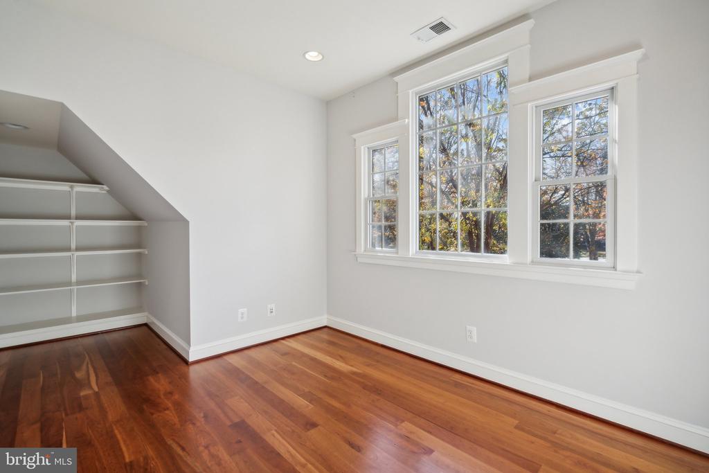 8802 NORTHERN SPRUCE LANE