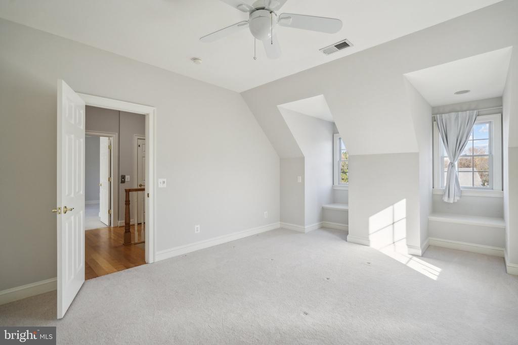 8802 NORTHERN SPRUCE LANE