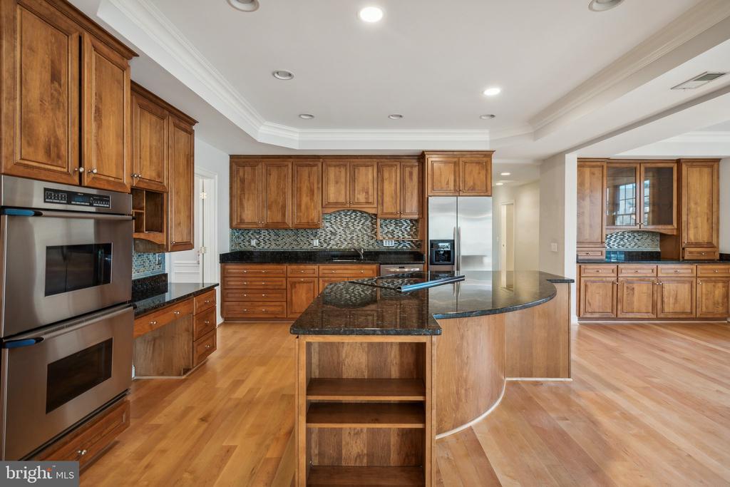 8802 NORTHERN SPRUCE LANE