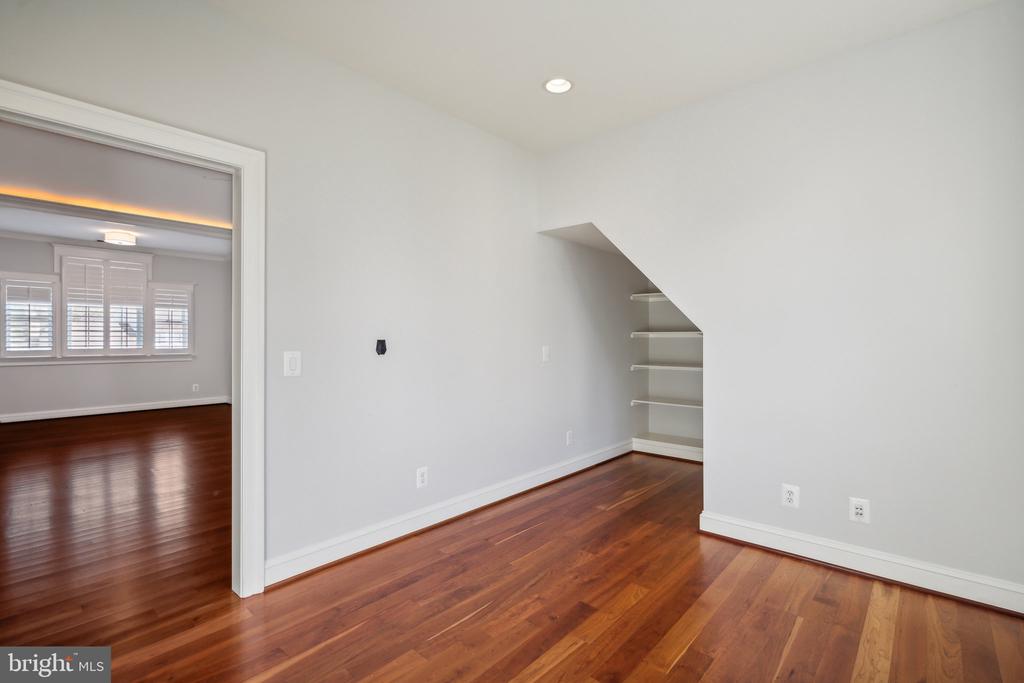 8802 NORTHERN SPRUCE LANE