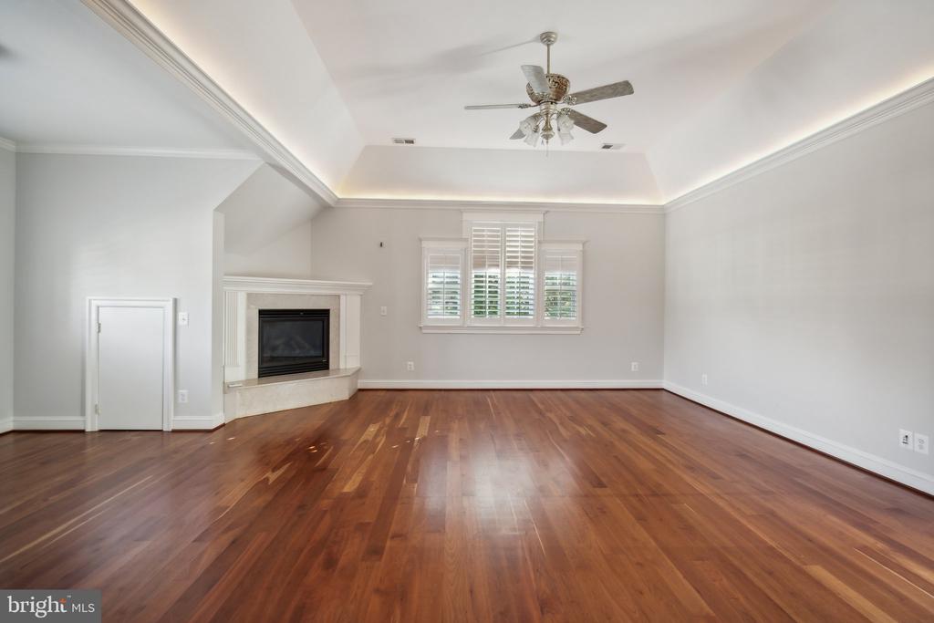 8802 NORTHERN SPRUCE LANE